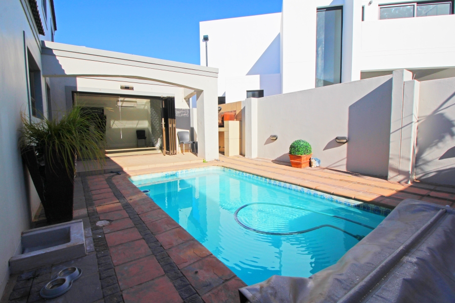 4 Bedroom Property for Sale in Calypso Beach Western Cape